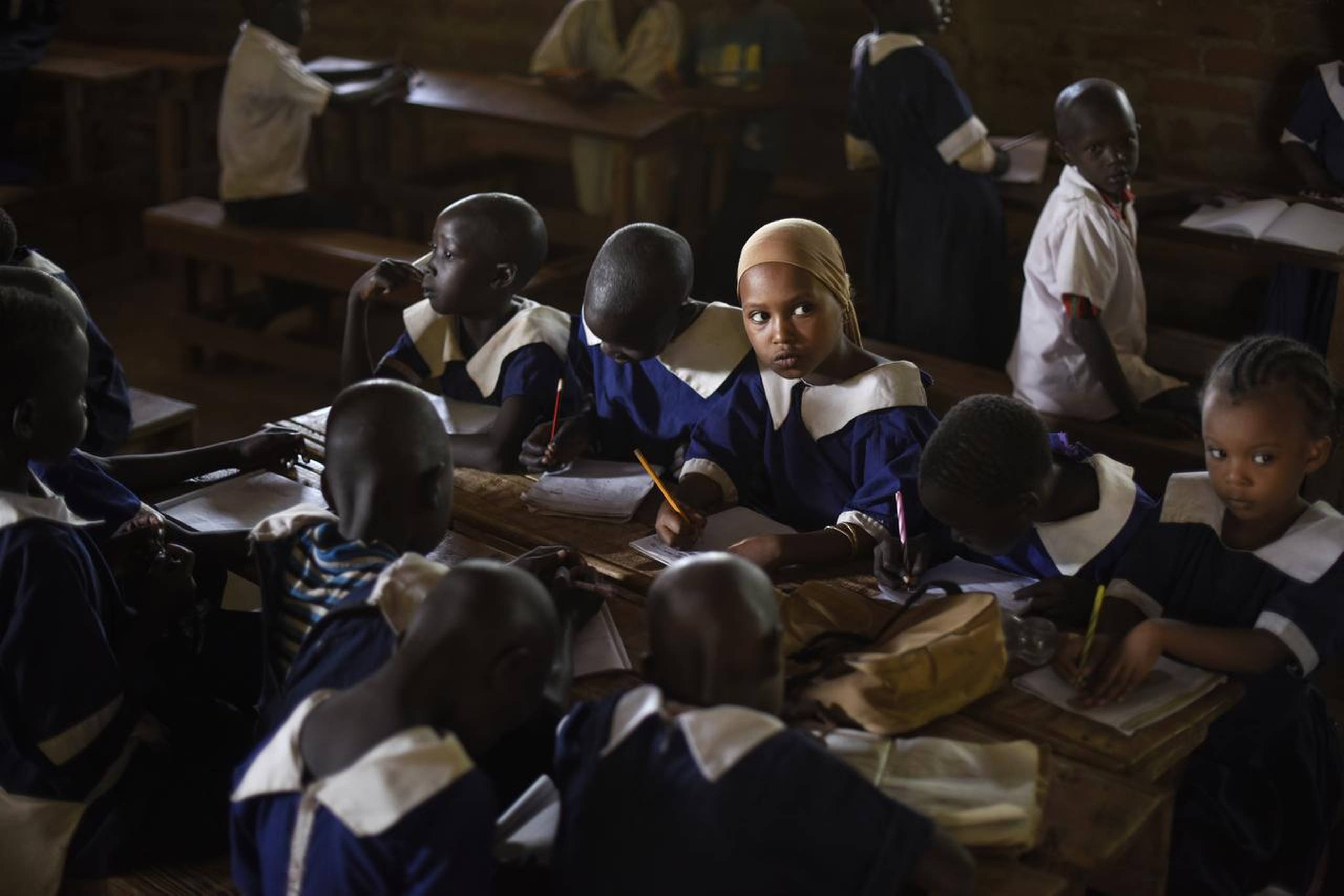 I Kakuma-lejren undervises børnene i en lang række skoler. Mange af somalierne går i Mogadishu Primary School. Foto: UNHCR/Benjamin Loyseau.