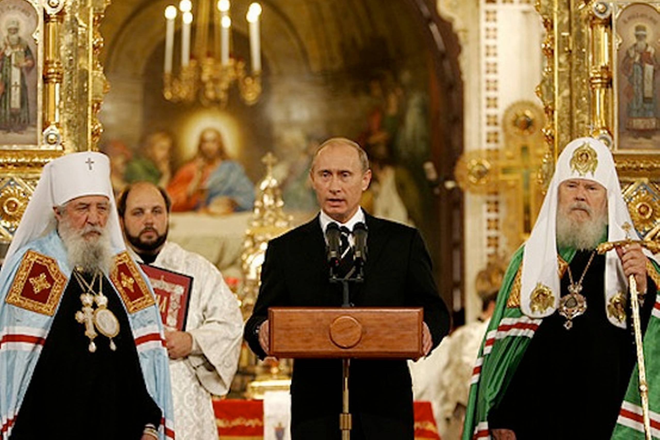 I Rusland er den ortodokse kirke den bærende religion. Over tre ud af fire borgere i Rusland er ortodokse, efterflugt har ca. otte pct., som er muslimer.