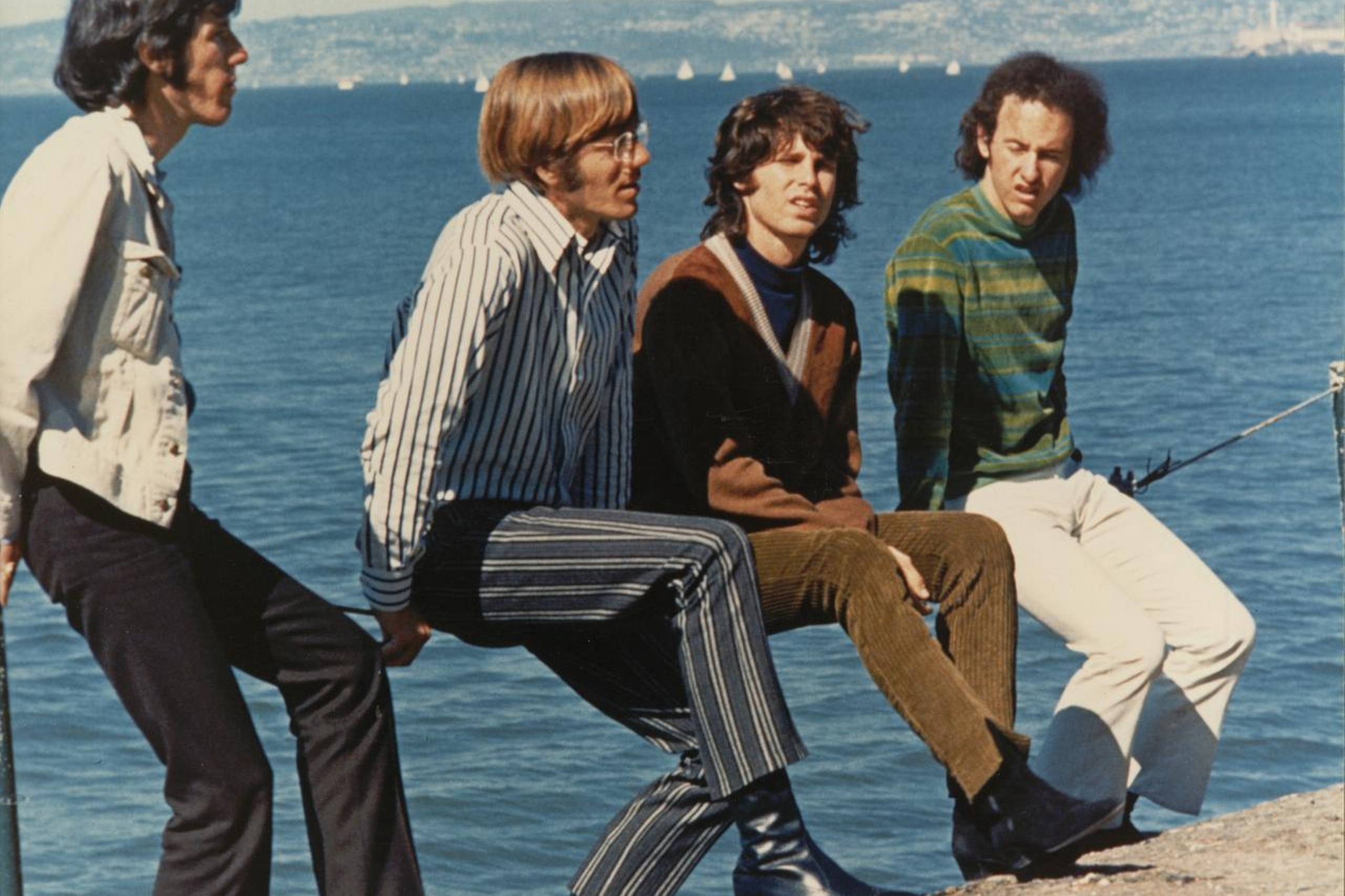 I forbindelse med det nye bokssæt er dette foto af The Doors blevet udsendt – og bandet er ikke stylet som på de mere kendte pr-fotos. Fra venstre er det John Densmore, Ray Manzarek, Jim Morrison og Robby Krieger. Foto: Bobby Klein