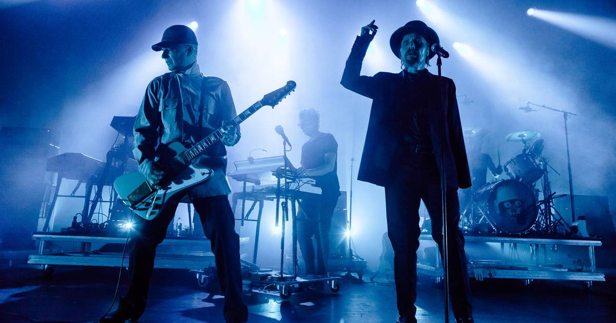 Sort Sol famlede i mørket - Jyllands-Posten