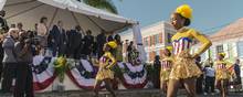 Statsministerparret overværede fredag en parade på St. Croix i anledning af 100-året for salget af de vestindiske øer til USA sammen med øernes guvernør, Kenneth Mapp, og USA's indenrigsminister Ryan Zinke. Foto: Anne Hollande