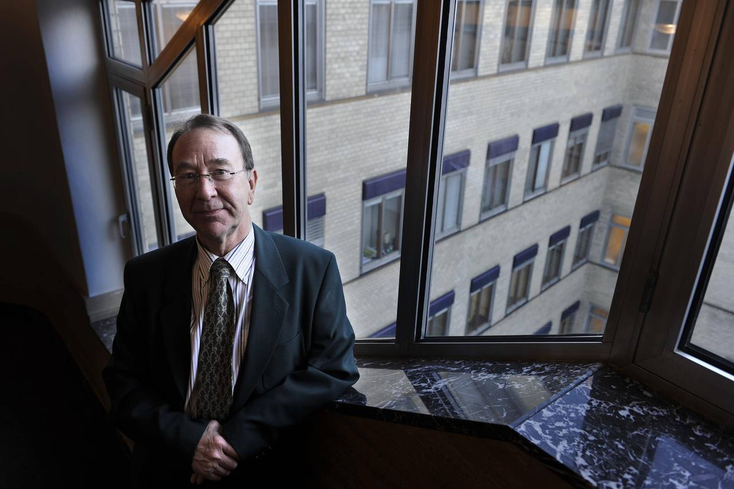 Den britiske historiker Ian Kershaw mener, at vi har taget ved lære af 1920’erne og -30’erne. Europa er da et klart bedre sted at være i dag. Vi har bundet hinanden ind i en masse internationale institutioner og måder at samarbejde på, siger han i forbindelse med hans nye storværk om Europa fra 1914 til 1933. Foto: Mik Eskestad
