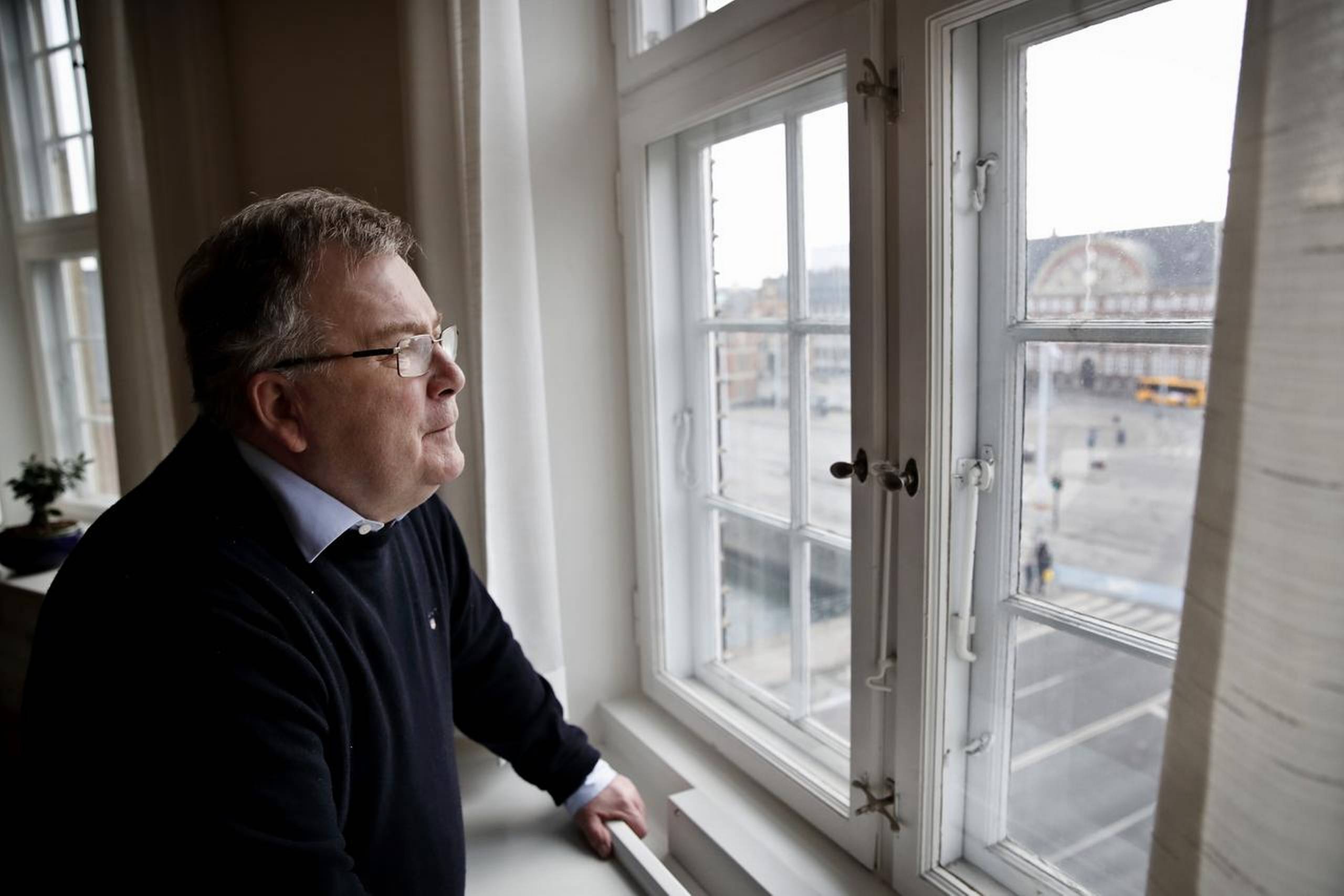 Forsvarsminister Claus Hjort Frederiksen fotograferet på sit kontor i forsvarsministeriet.