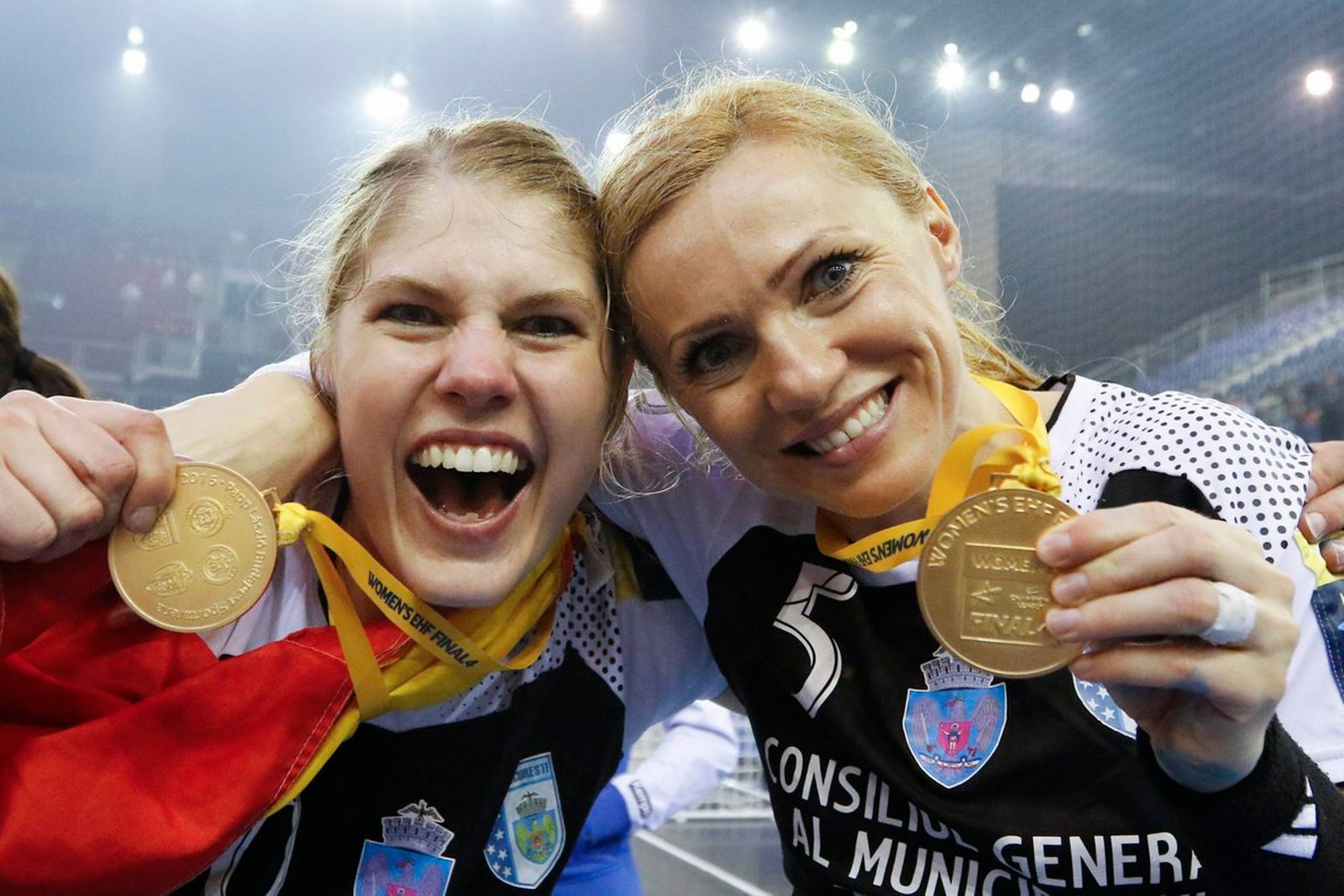 Det danske dommerpar kan ende med at skulle dømme mod Line Jørgensen, som spiller for CSM Bucuresti, der i fjor vandt Champions League. Arkivfoto: AP/Aniko Kovacs