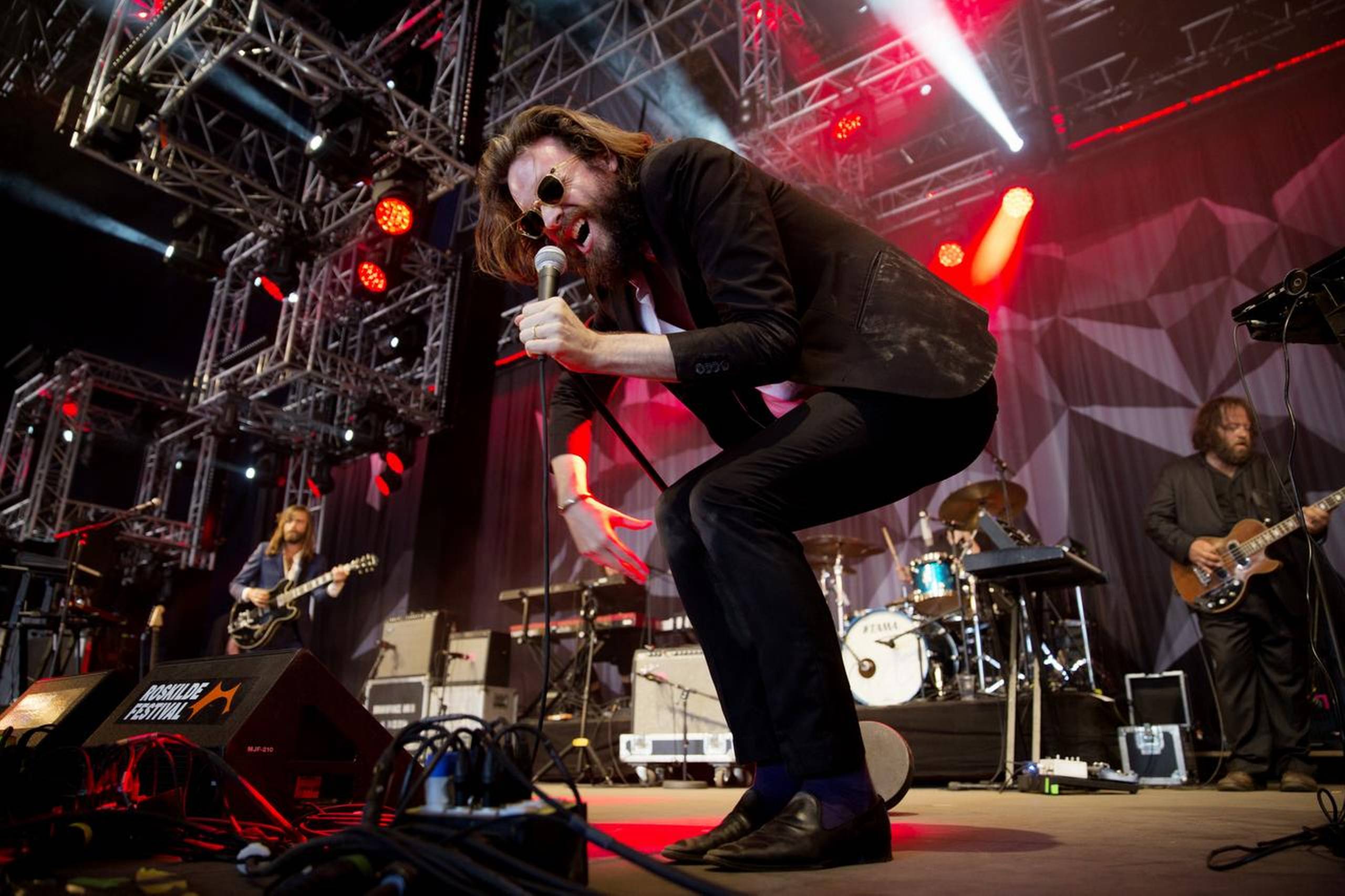 Father John Misty optrådte til stor jubel på Roskilde Festival 2015. Til sommer vender han tilbage. Foto: Thomas Borberg