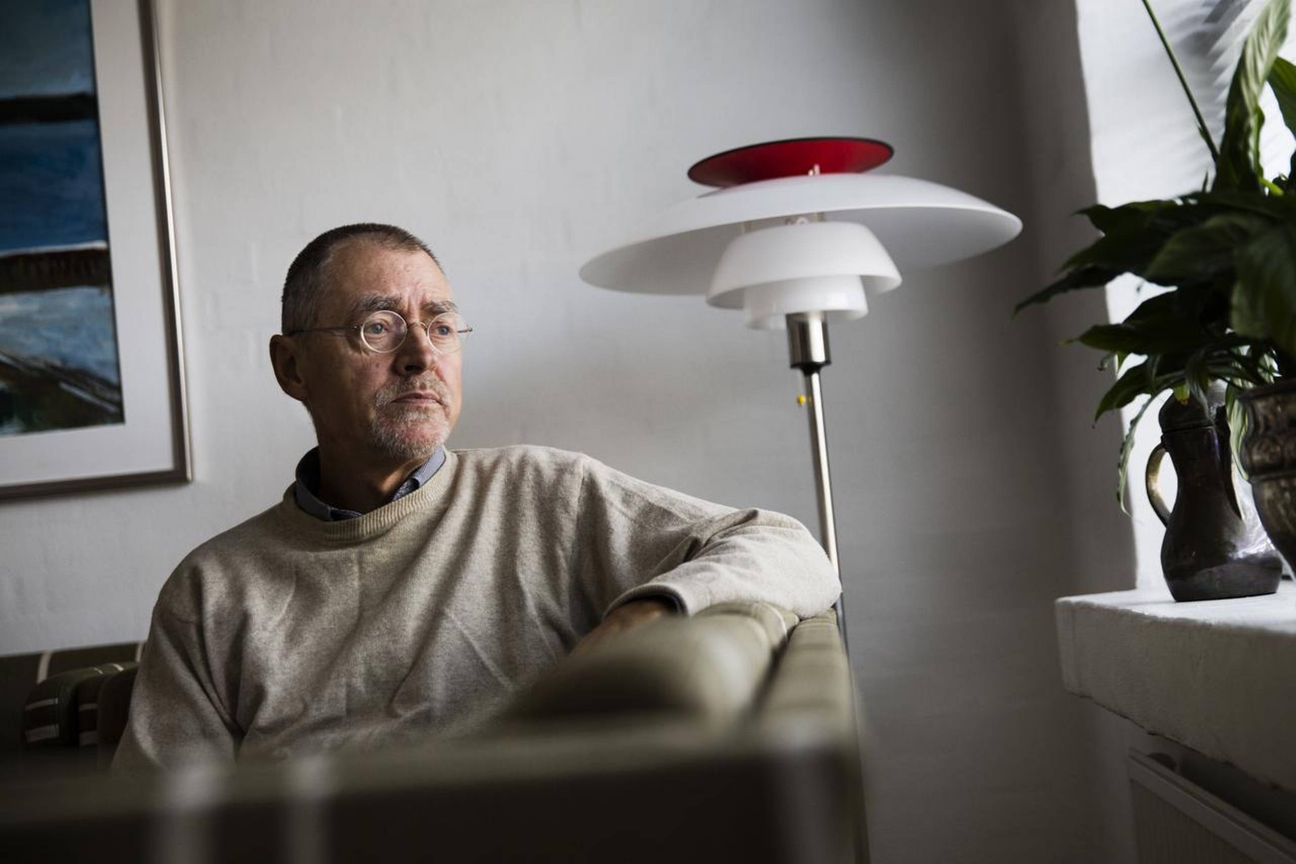 Forfatteren Bent Haller i sit hjem i Aalborg. Foto: Polfoto