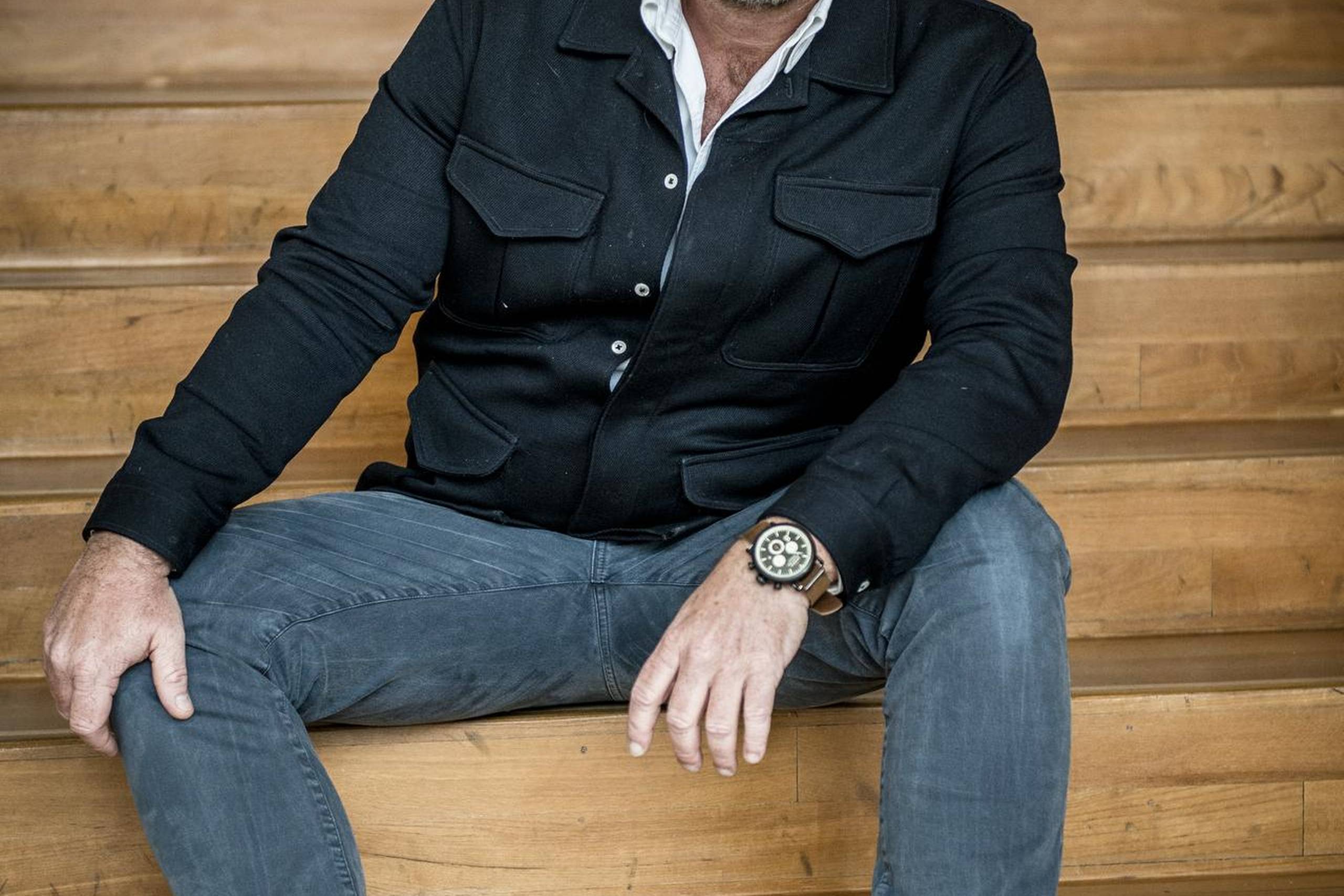 Adam Price i et stille øjeblik, men for det meste er der fart på den 50-årige gastronom, restauratør, tv-kok og manuskriptforfatter. Foto: Linda Johansen