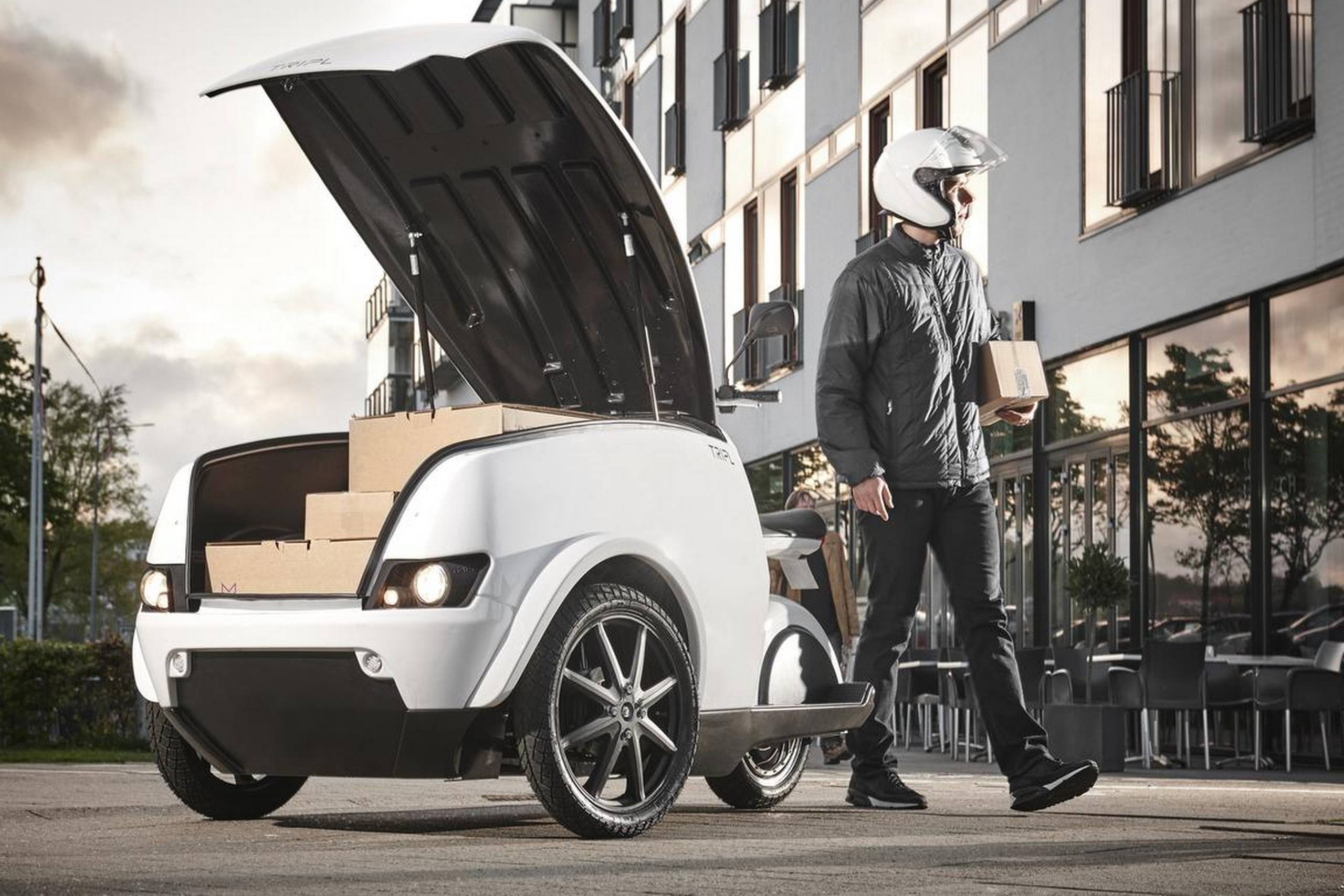Produktionen af Tripl kommer nu til at foregå i Danmark, hvor det er planen at bygge 350 stk. af de trehjulede køretøjer i år. Den trehjulede elscooter har en topfart på 45 km/t. og en rækkevidde op til 100 km. Foto: Tripl