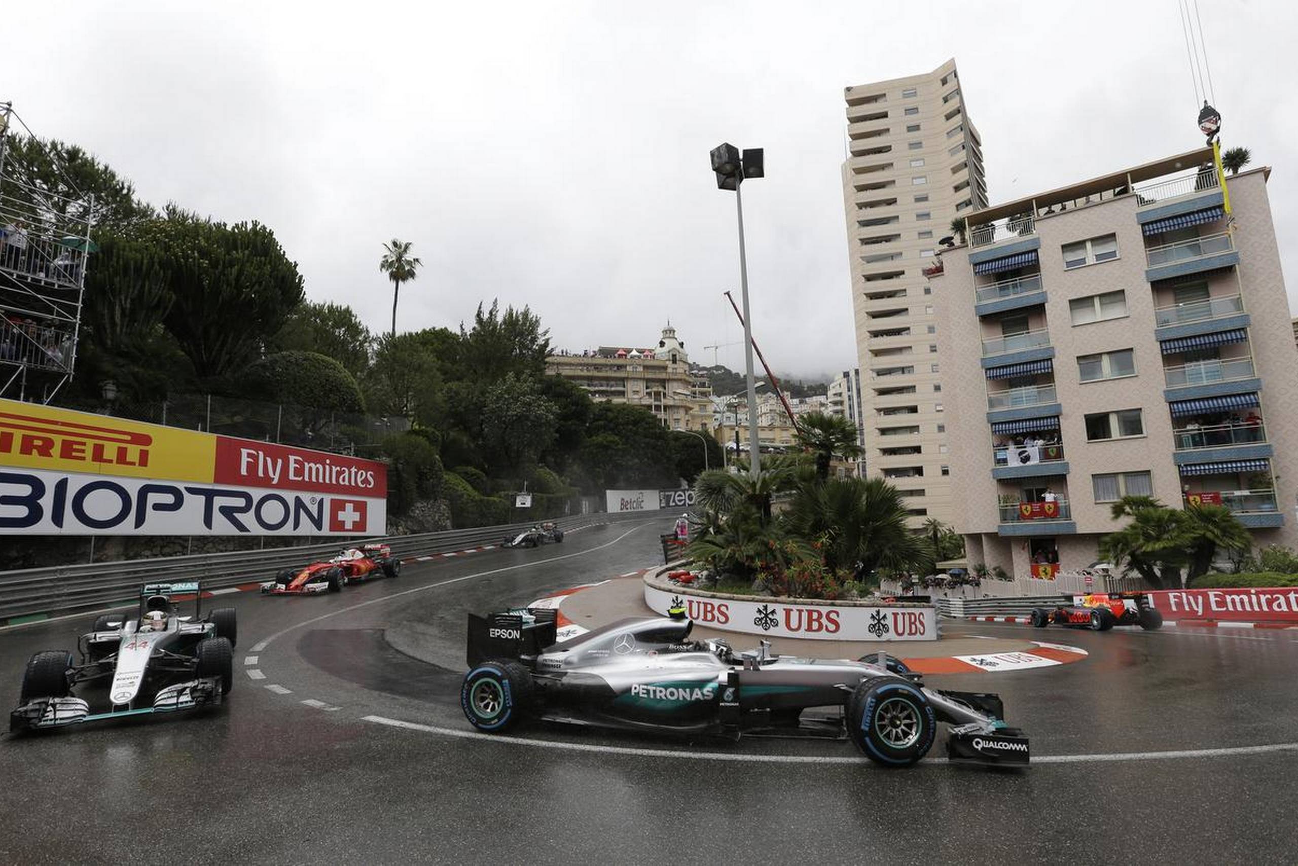 Løbet i Monaco har et hårnålesving, hvor man for alvor får testet, om bilen har over- eller understyring. Foto: Claude Paris/AP