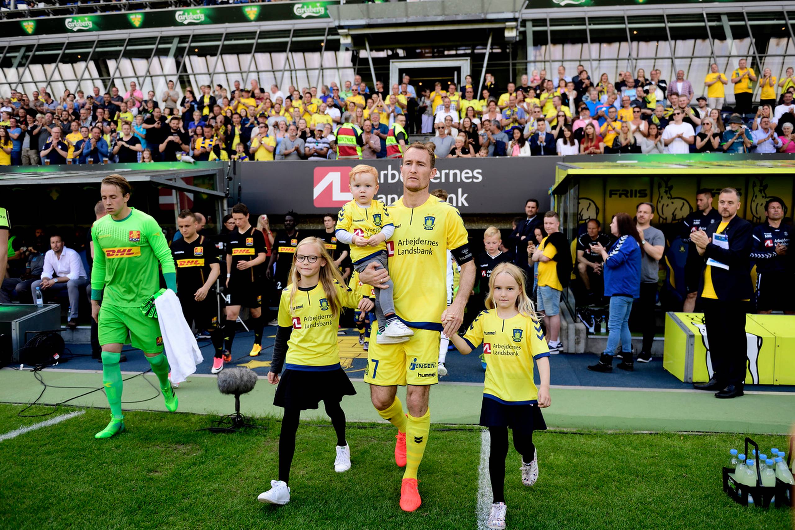 Brøndbys Thomas Kahlenberg går på banen til karrierens sidste kamp. Foto: Tariq Mikkel Khan/Polfoto