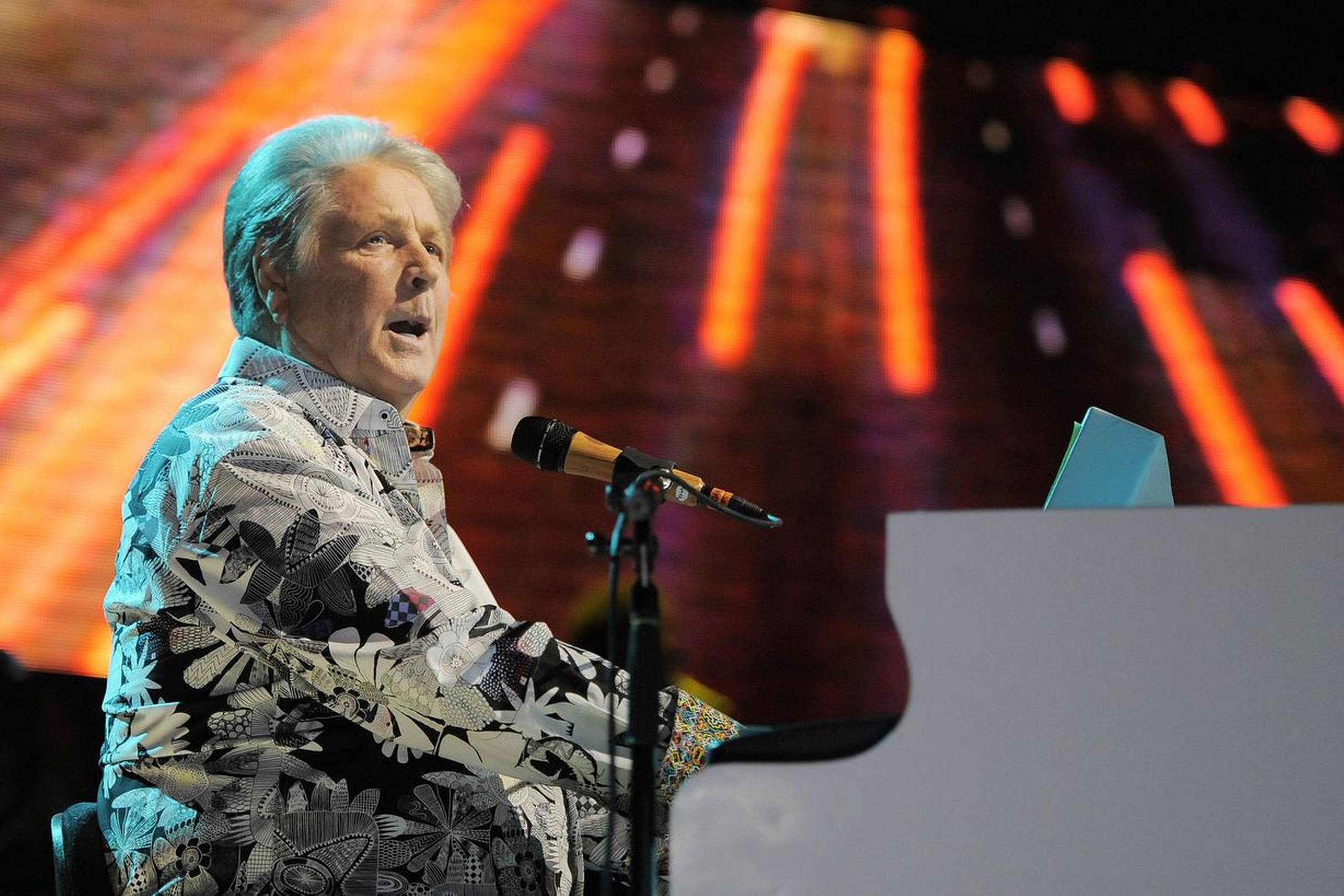 Brian Wilson fra en koncert i 2012 i Hollywood Bowl, hvor han gav koncert med de øvrige medlemmer af det legendariske surfpop- og familieband. Foto: Chris Pizzello/Invision/AP