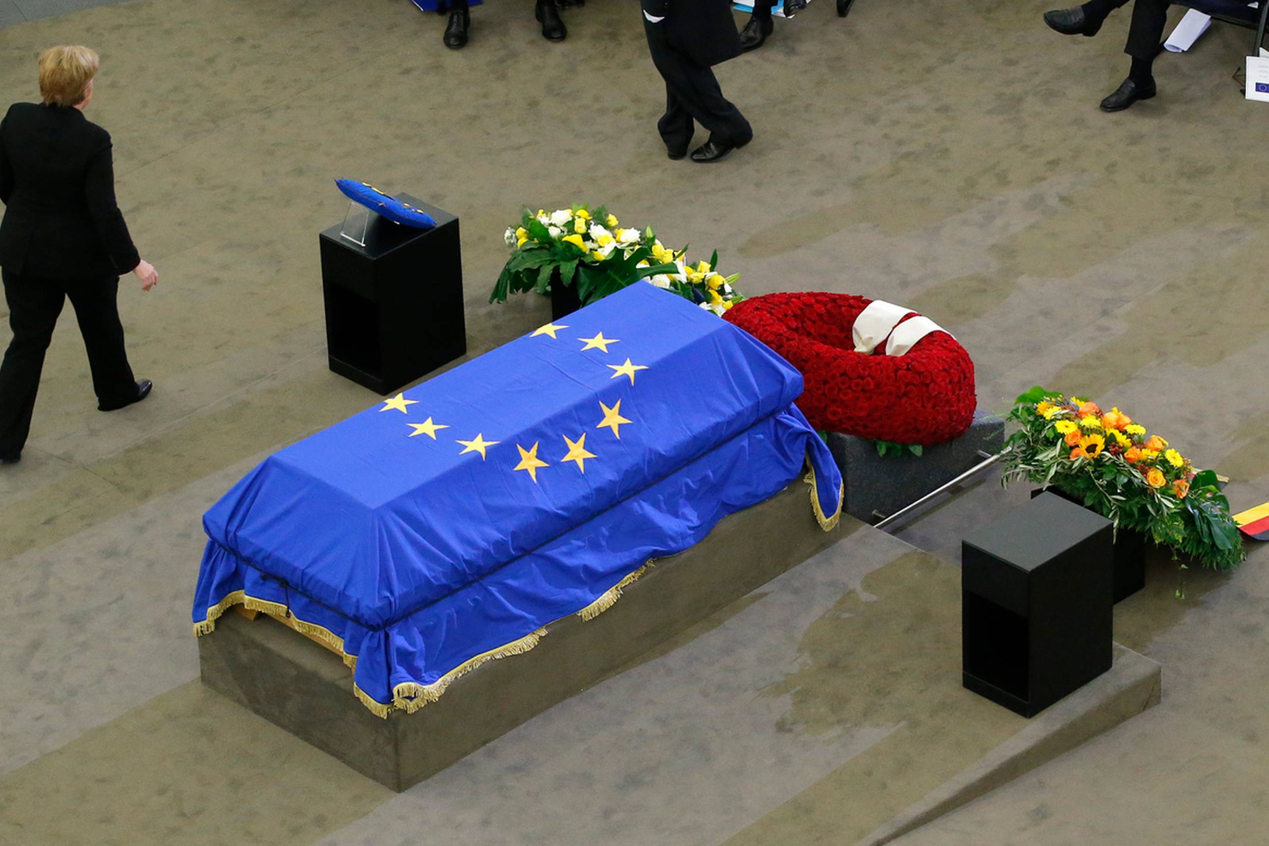 Foot: Michel Euler/AP