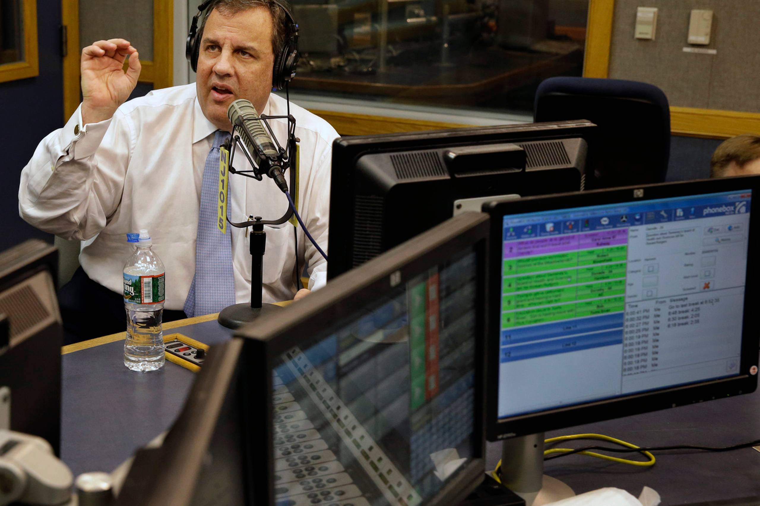 Chris Christe, guvernør i New Jersey, under radioprogrammet WFAN, hvor flere lyttere kritiserede ham i heftige vendinger. Foto: Mel Evans