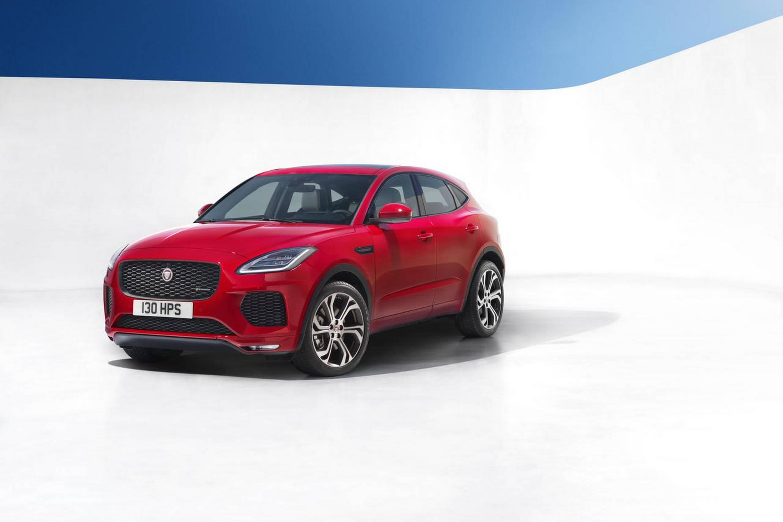 Den nye Jaguar E-Pace læner sig op ad designet på den større F-Pace. Men attituden er langt mere ungdommelig og friskfyragtig. Fotos: Jaguar