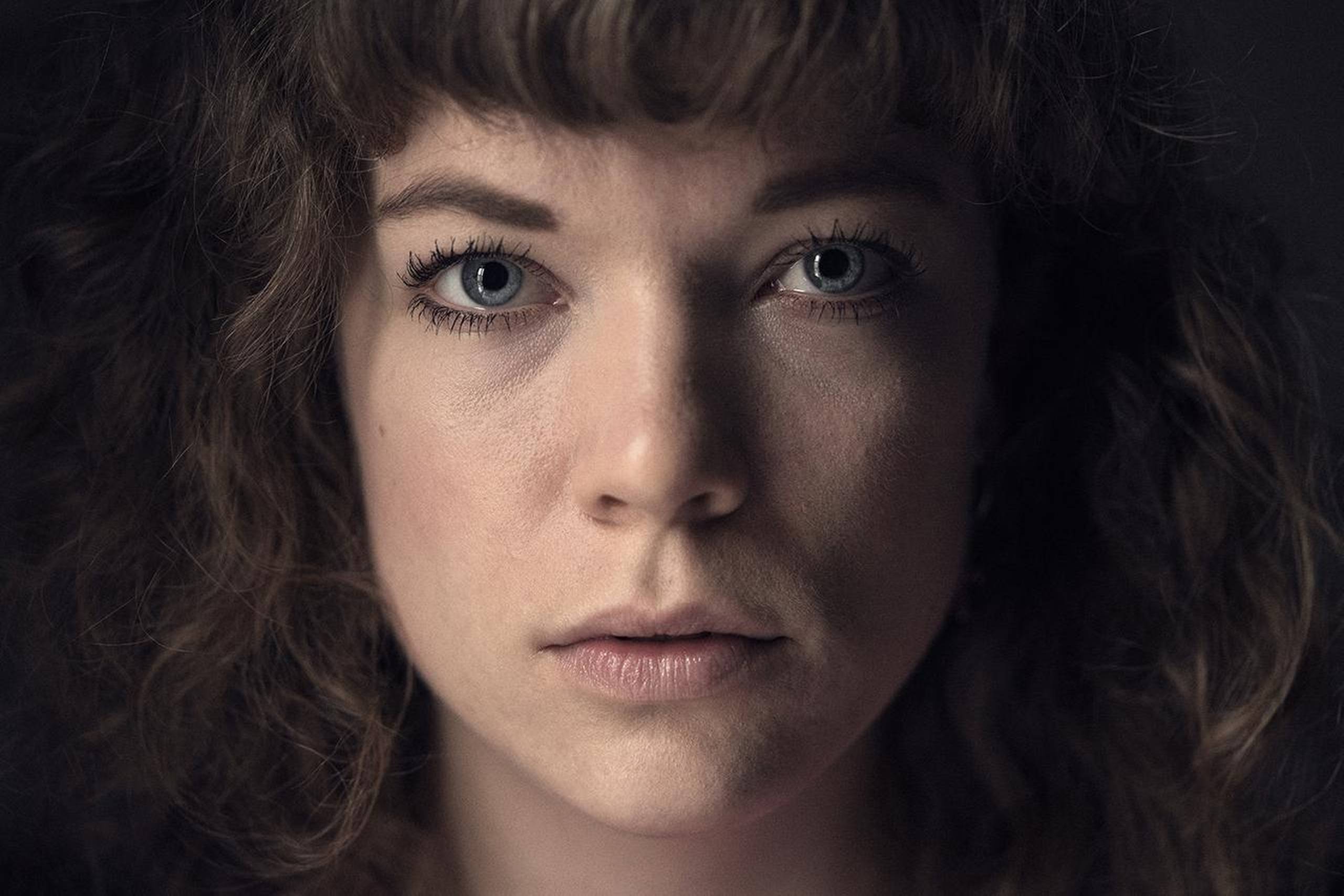 Signe Maxen får en virkelig stærk debut med ”Sort galde”. Foto: Lærke Posselt