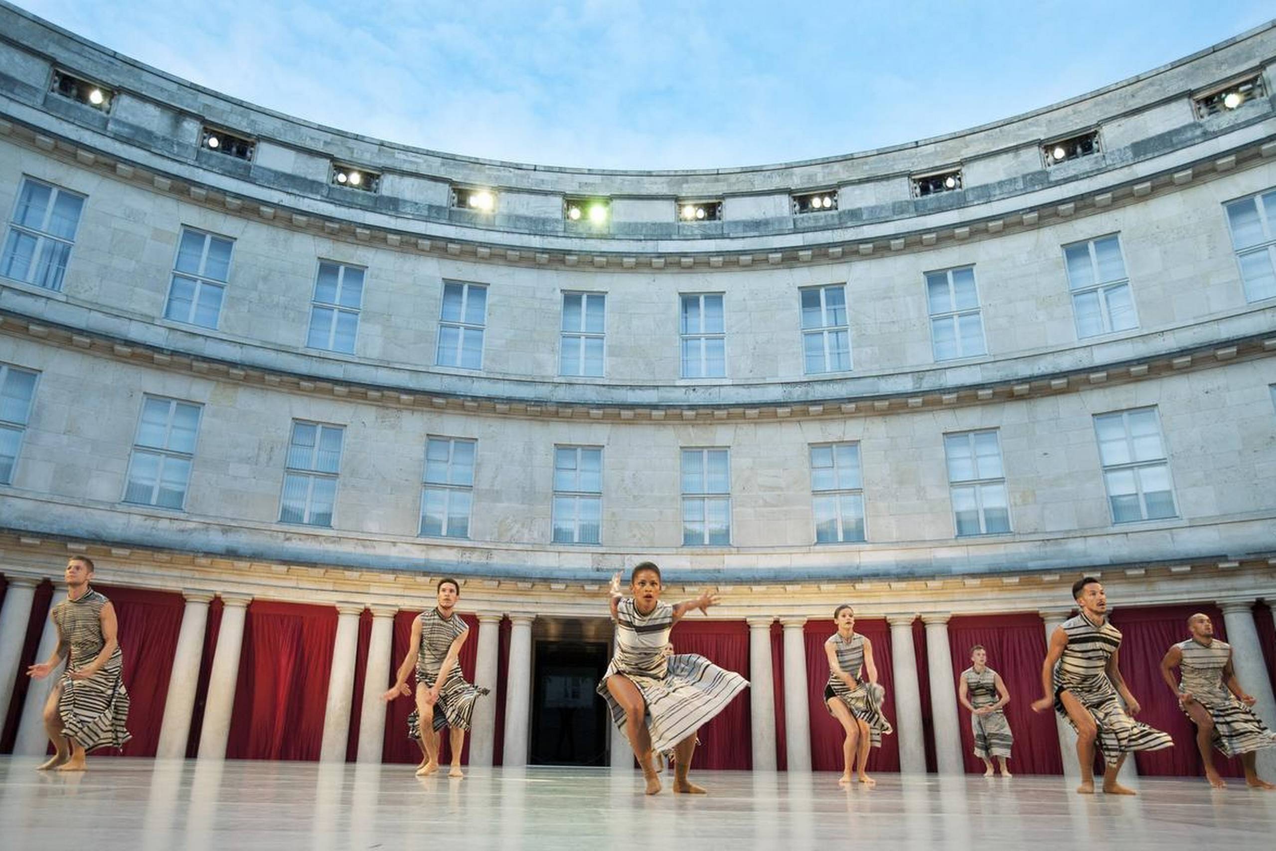 Copenhagen Summer Dance har i 12 år underholdt på Politigården i København. Men i år blev forestilling aflyst pga. politiets aktuelle terrorvurdering. Foto: Thomas Petri