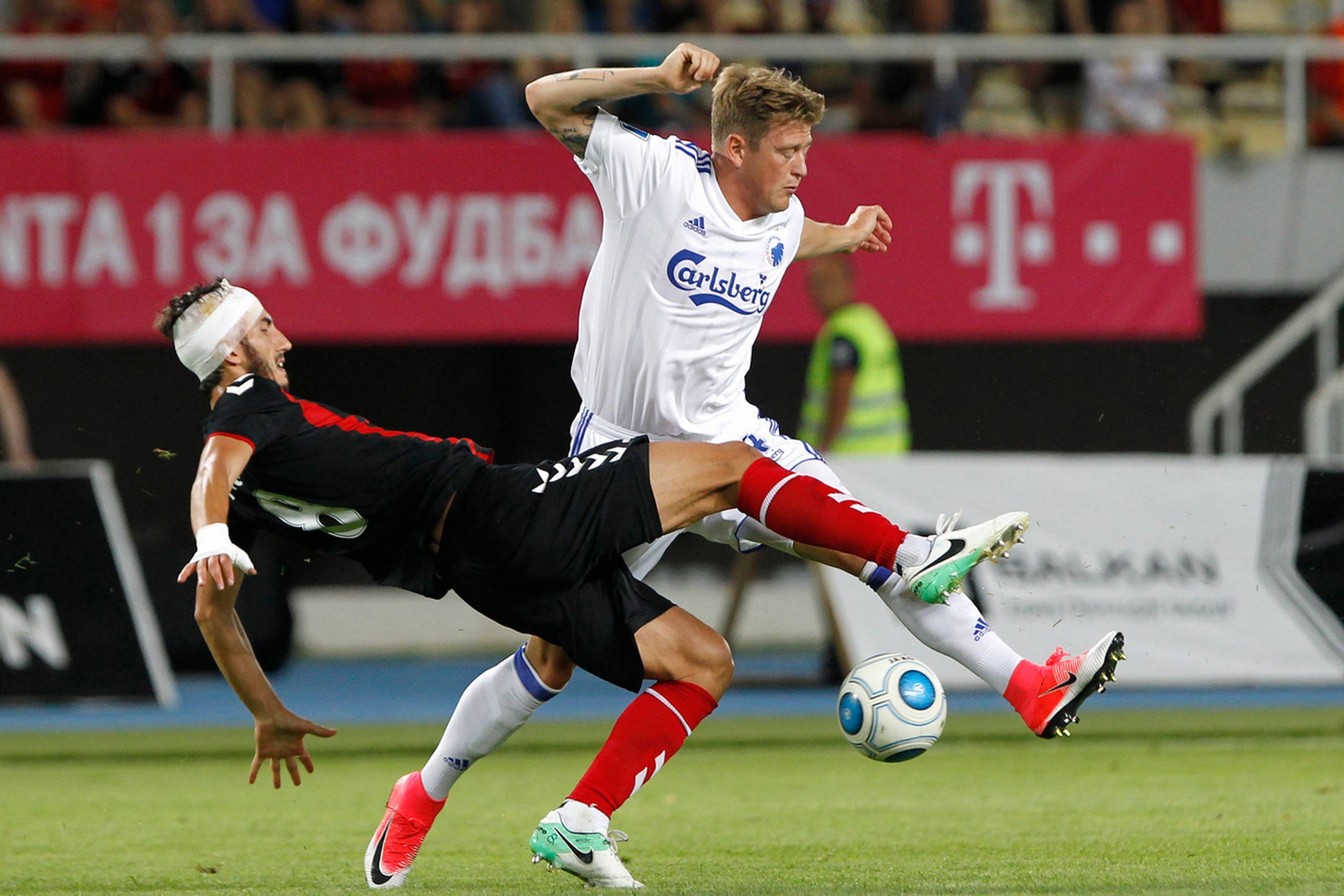 Nicolaj Thomsen i kampen mod Vardar den 25. juli. Foto: Boris Grdanoski/AP