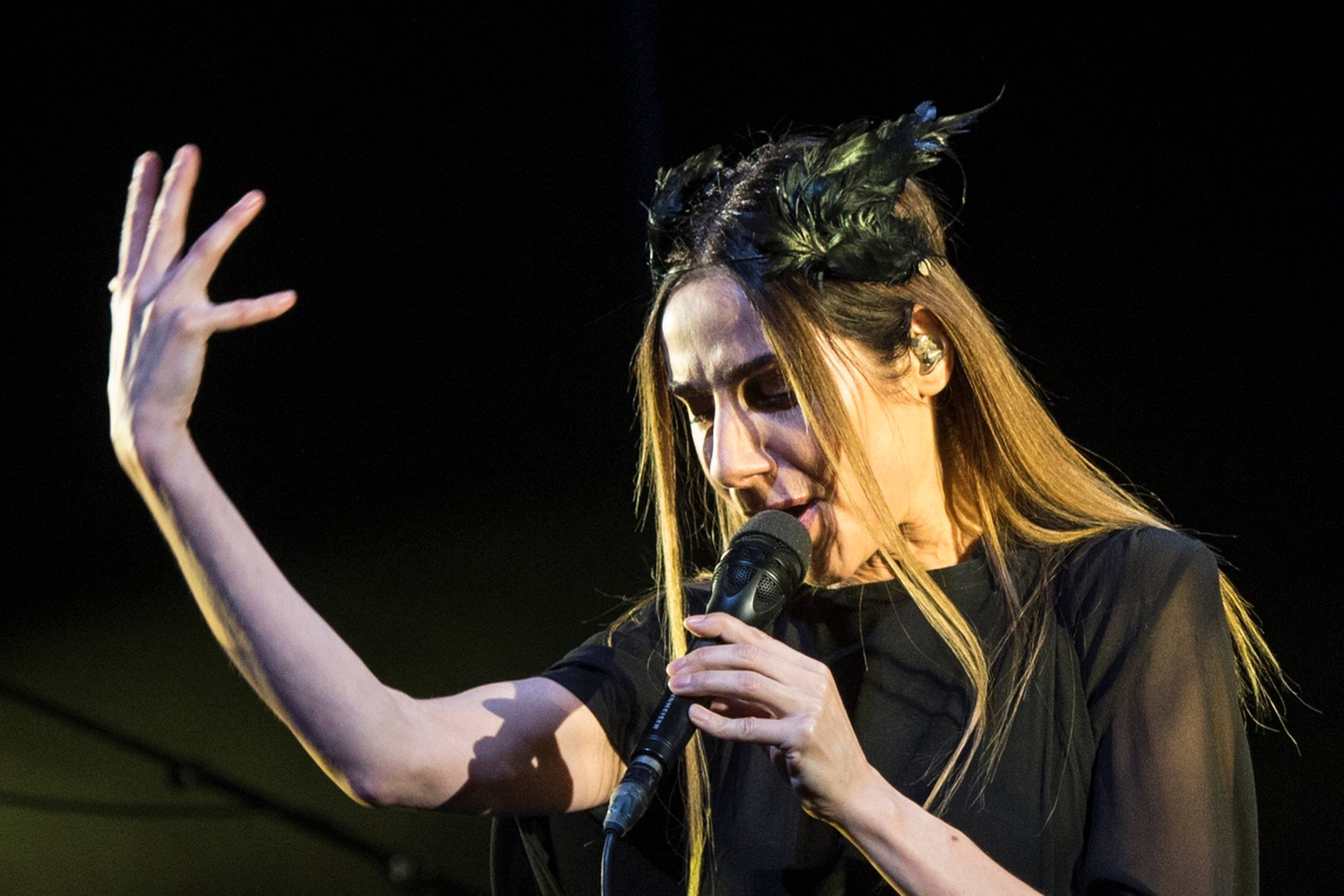 Pj Harvey spillede for et udsolgt Værket i Randers mandag aften. Foto: Helle Arensbak