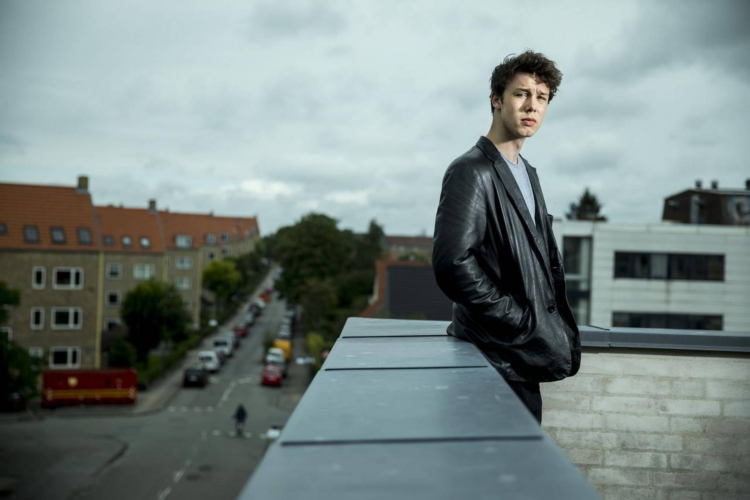 Hugo Helmig foretrak musikken, da kammeraterne begyndte i gymnasiet. Hans mor, Renée Toft Simonsen, havde helst set, at han først havde taget en uddannelse. Thomas Helmigs råd til sin søn var at gøre det, han helst ville. Foto: Nikolai Linares