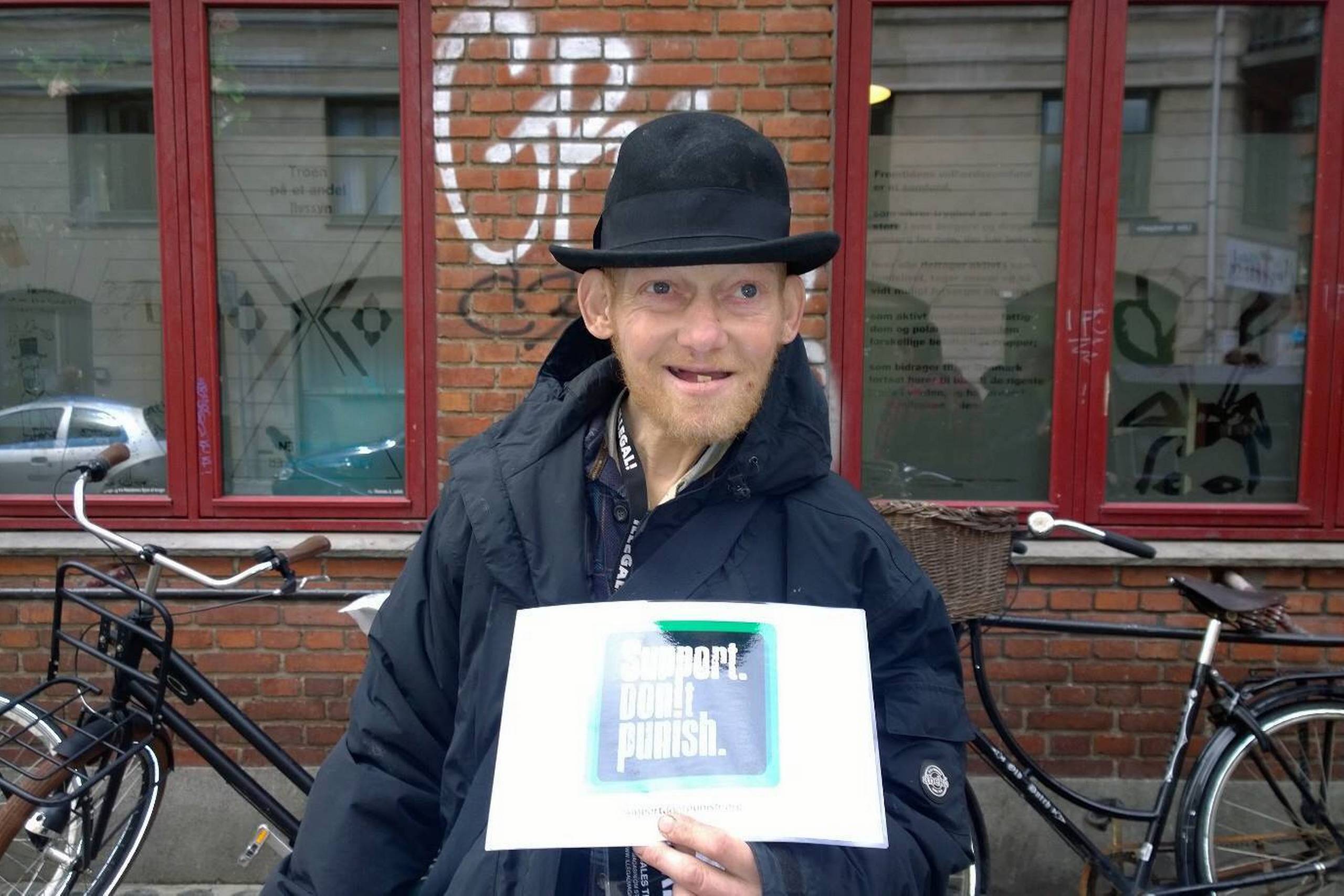 Mange beboere på Vesterbro i København har nok mødt »Krølle« på et eller andet tidspunkt. Han kendte nærmest gud og hver mand omkring Kødbyen. Foto: Gadejuristen