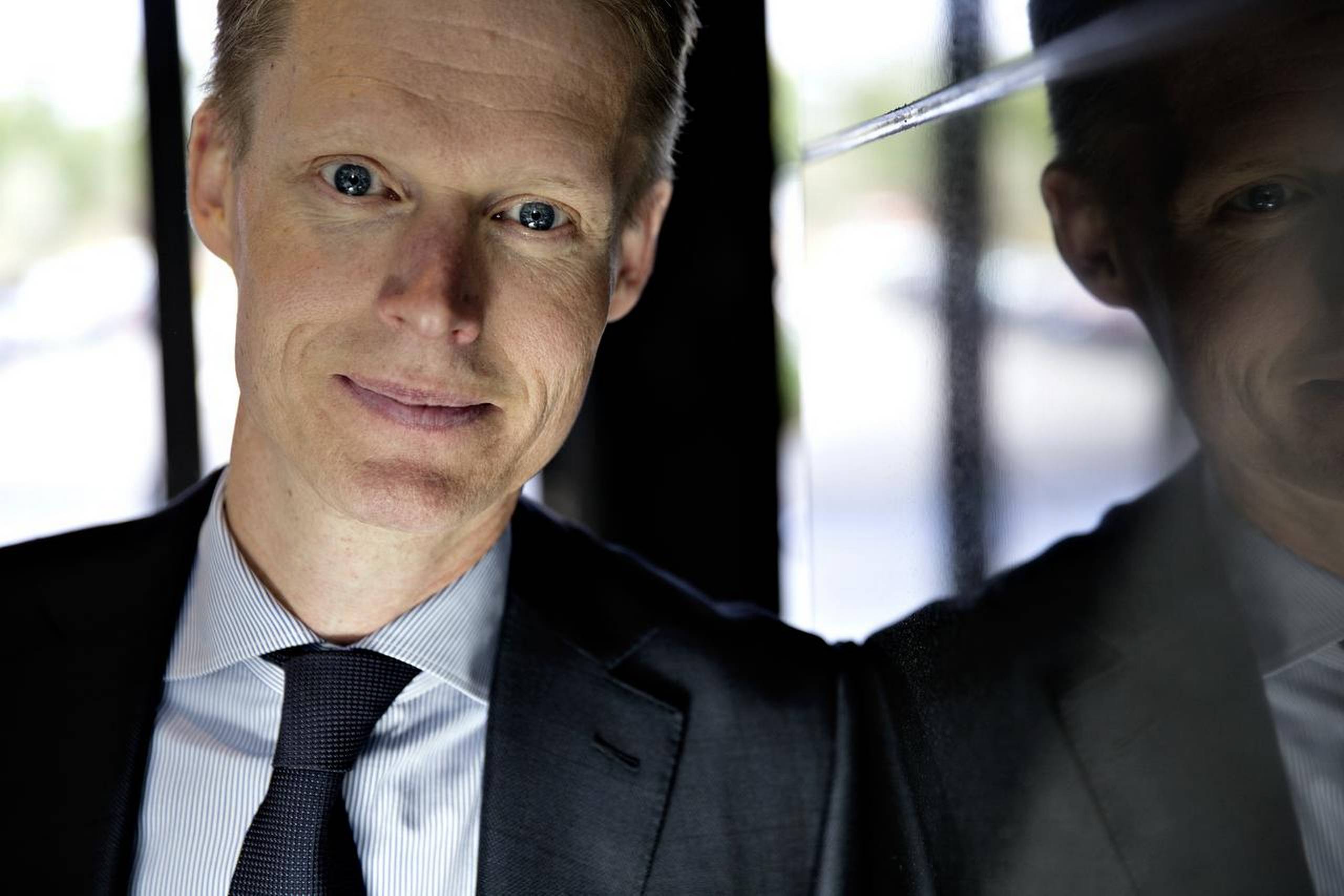 Henrik Poulsen er en af de store stjerner i dansk erhvervsliv. På fem år har den opvakte dreng fra sydjyske Givskud vendt op og ned på Dong. Foto: Martin LEHMANN