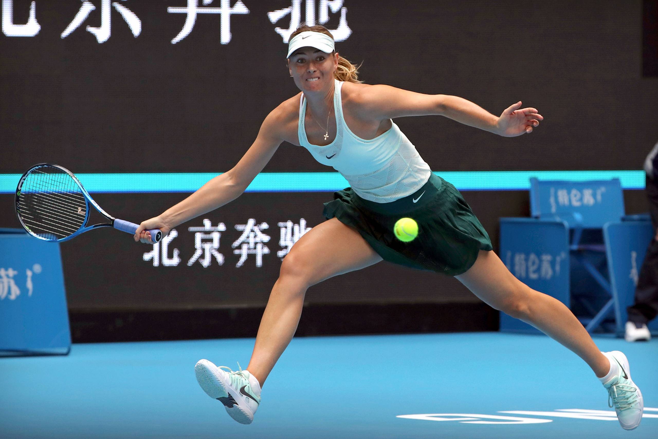  Maria Sharapova vandt i anden runde af China Open det rent russiske møde mod Ekaterina Makarova med cifrene 6-4, 4-6, 6-1. Foto: Mark Schiefelbein