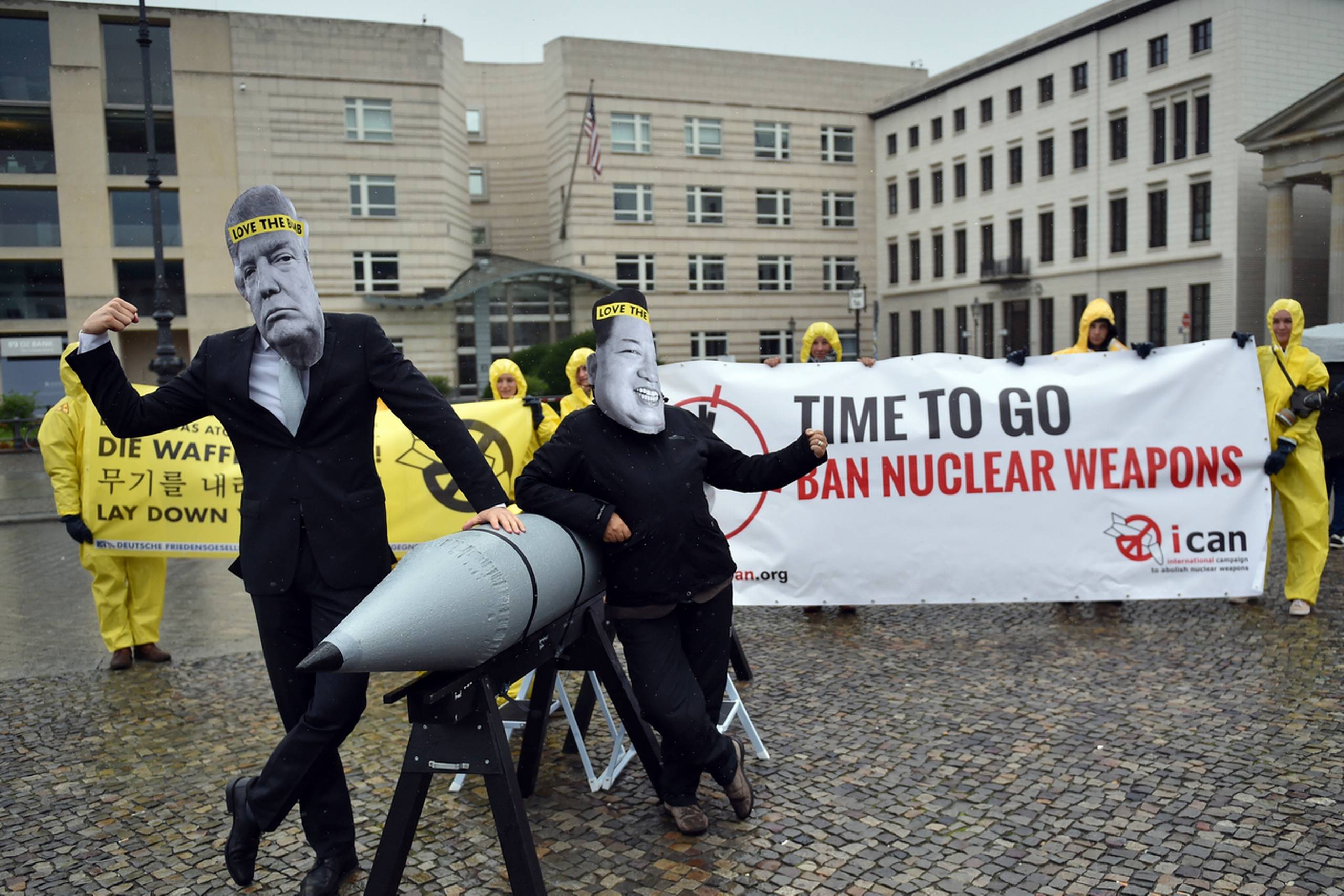 Aktivister demonstrerer mod atomvåben og den eskalerende konflikt mellem USA og Nordkorea. Trumps nye Iranstrategi kan åbne en ny konflikt med Iran. Foto: Britta Pedersen