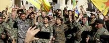 Soldater fra Syriens Demokratiske Styrker fejrer Raqqas befrielse. Foto: AP
