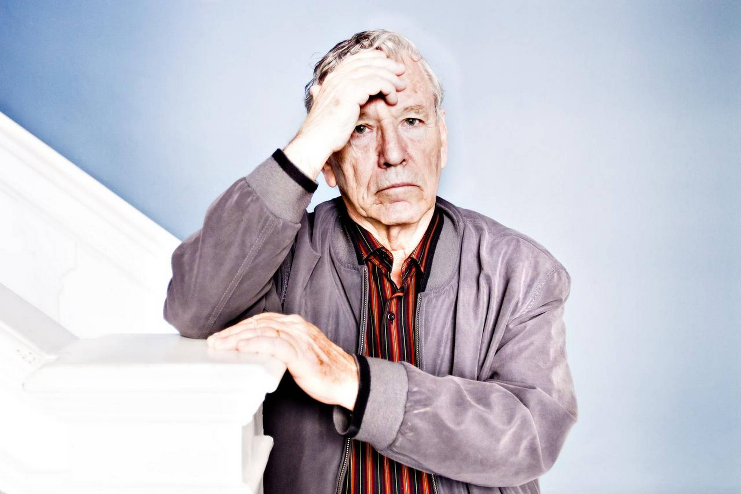 Amos Oz har skabt et mættet, klangfuldt samspil mellem stemninger og synspunkter, som hyller læseren ind i lyttende eftertænksomhed. Foto: Tobias Nørgaard Pedersen