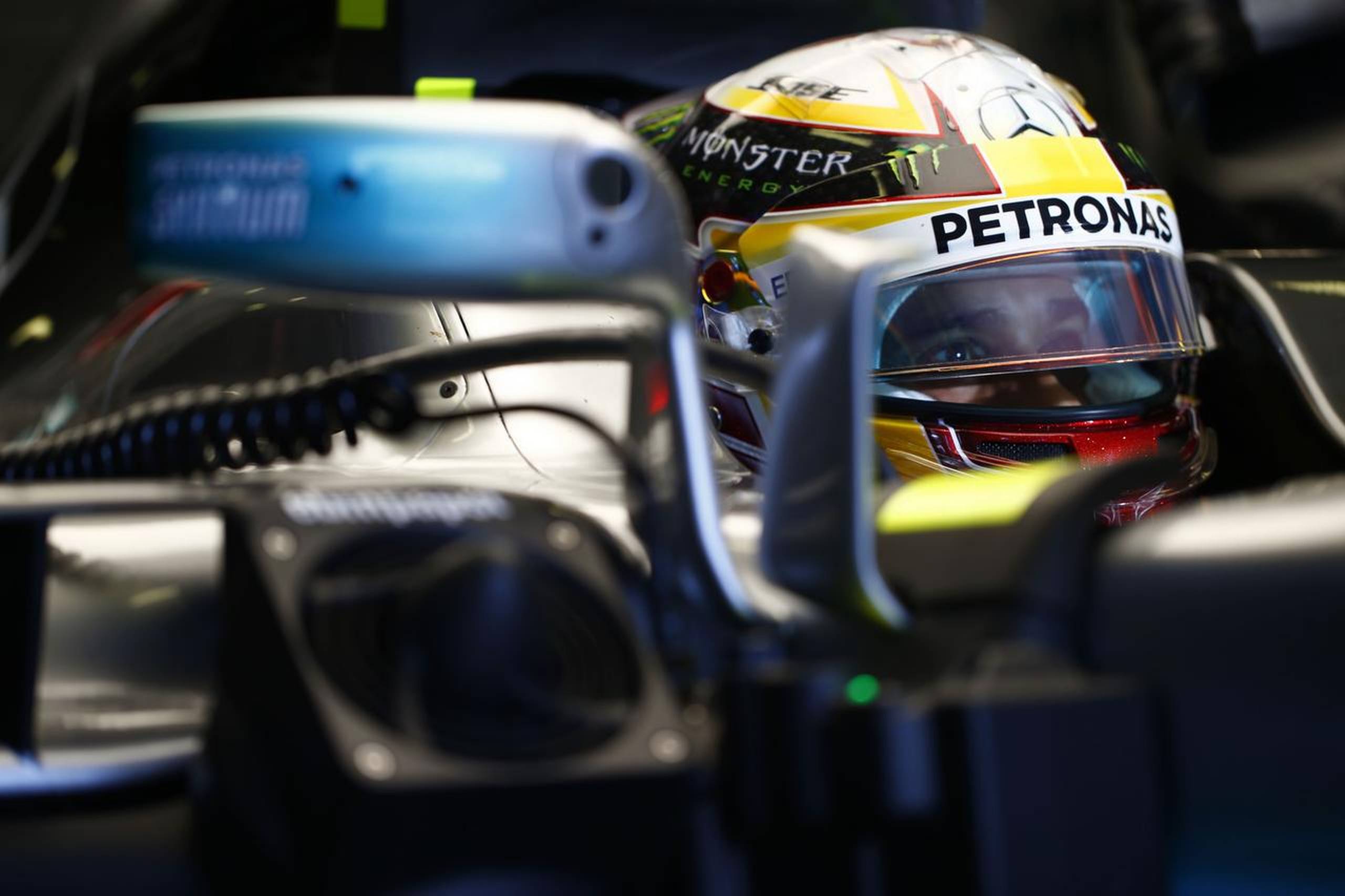 Kameraet ses her på Lewis Hamiltons sidespejl. Foto: Mercedes-Benz F1