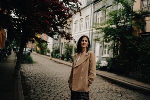 Kinga Szabo Christensen, direktør i DI. Hun er fra Ungarn, men bor i Danmark - i et bofællesskab midt i København. Foto: Carsten Snejbjerg