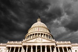 Mørke skyer over Kongressen i Washington. Symbolet på USA’s magt og demokrati er blevet et symbol på en dysfunktionel politisk familie, der tager hele verden som gidsel. Arkivfoto: Susan Walsh/AP