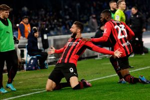 Olivier Giroud scorede det afgørende mål for Milan, som vandt 1-0 over Napoli i søndagens topkamp i Serie A.