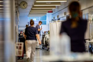 Læger og sygeplejersker er i en ny undersøgelse blevet spurgt til deres oplevelse af travlhed på sygehusene.