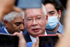 Malaysias nu tidligere premierminister Najib Razak blev kørt direkte i fængsel efter at have tabt sin sidste appelmulighed i et af verdens største korruptionskomplekser. 