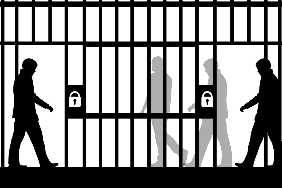 Stik mod ambitionerne i politisk aftale er antallet af fængselsbetjent i frit fald. Kriminalforsorgen ser sig nødsaget til at igangsætte kriseplan med markante tiltag. 