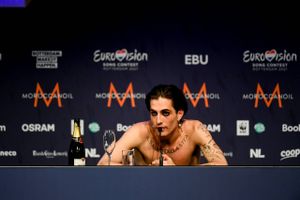 En kort videosekvens af Italiens forsanger Damiano David er gået viralt efter finalen i Eurovision. Selv benægter han at have taget stoffer.