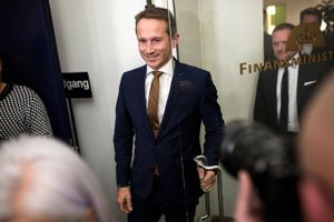 Finansminister Kristian Jensen (V) ser gerne, at Danmark snart bliver gældfrit. Så må han droppe sine skattelettelser, lyder det fra Dansk Folkeparti. 