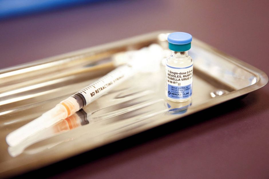På grund af coronapandemien er vaccination mod mæslinger blevet sat på pause i flere lande.
