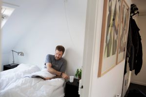 Even Heggernes, nordisk landechef for Airbnb, hos sin Airbnb-vært på Nørrebro i København. Even bor udelukkende selv på Airbnb og har ikke et eget hjem. 
