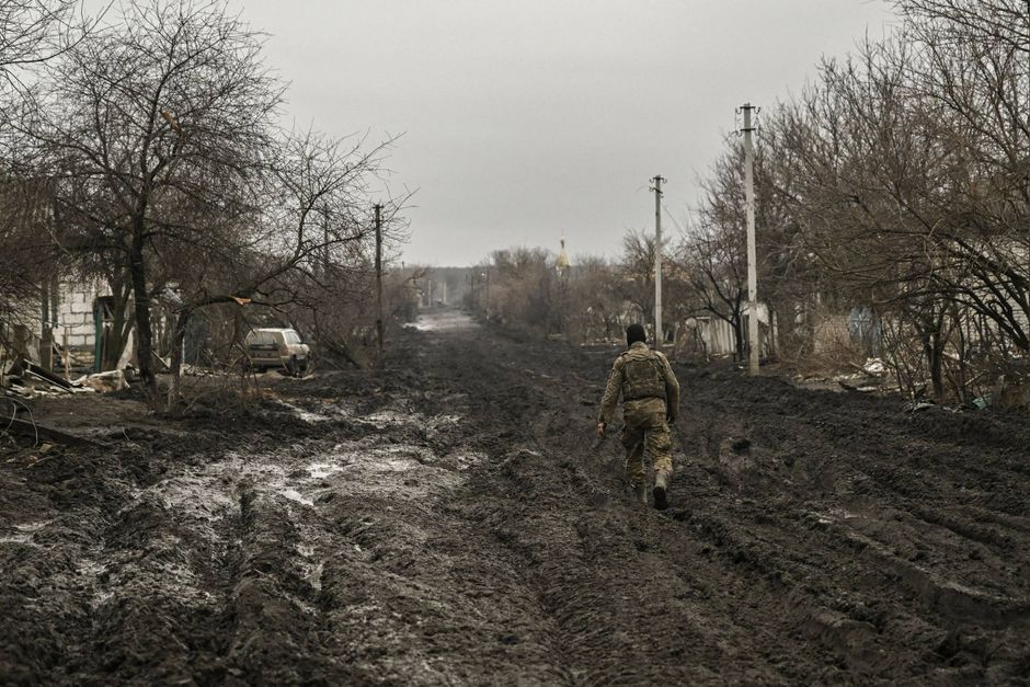 Rusland har kun opnået mindre fremskridt i Donbas, hvor titusinder er dræbt eller såret, lyder efterretninger.
