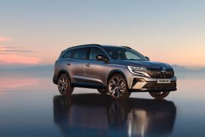 Renault løfter nu sløret for den nye Espace, som er en forlænget udgave af SUV’en Austral og får Googles nye styresystem i instrumenterne. 