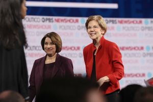 Senatorerne Elizabeth Warren og Amy Klobuchar forsøger begge at blive demokratisk præsidentkandidat. Foto: Justin Sullivan/AFP