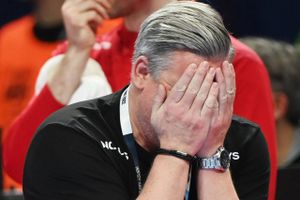 Landstræner Nikolaj Jacobsen er hver dag nervøs for de danske coronaprøver. Søndag var de negative.