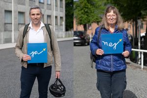 Danskere i hele landet tager i disse timer valgkortet under armen og finder sin vej til deres lokale valgsted. Jyllands-Posten har besøgt to af dem. 