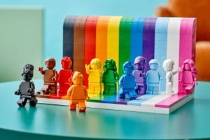 Foreningen LGBT+ Danmark er begejstret over Lego-initiativ og håber, at der også følger støtte til målgruppen.