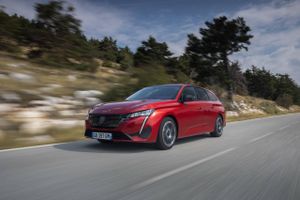 Vigtig danskerbil får frit valg mellem diesel, benzin og delelektrisk drivlinje. En fuldt elektrisk version er også på vej i ny Peugeot 308. Bilen kommer fra starten af 2022 både som stationcar og klassisk femdørs. Den fuldt elektriske er først klar i 2023.