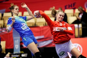 De danske håndboldkvinder er kommet til Slovenien med skavanker i bagagen, og i åbningskampen mod værtsnationen kan én spiller forværre hovedpinen.
