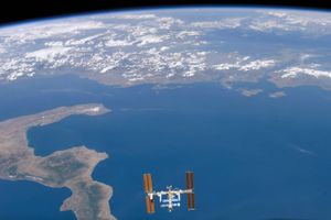 Rusland trækker sig fra samarbejdet om Den Internationale Rumstation (ISS) i 2024. Beslutningen kan få konsekvenser både for den danske astronaut Andreas Mogensen og for den fred i rummet, som ISS har symboliseret siden sin opsendelse, mener en rumforsker. 
