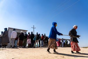 Mens rige lande diskuterer tredje stik, er kun få procent af afrikanerne vaccinerede mod corona. Eksperter kritiserer rige lande for at tænke kortsigtet.
